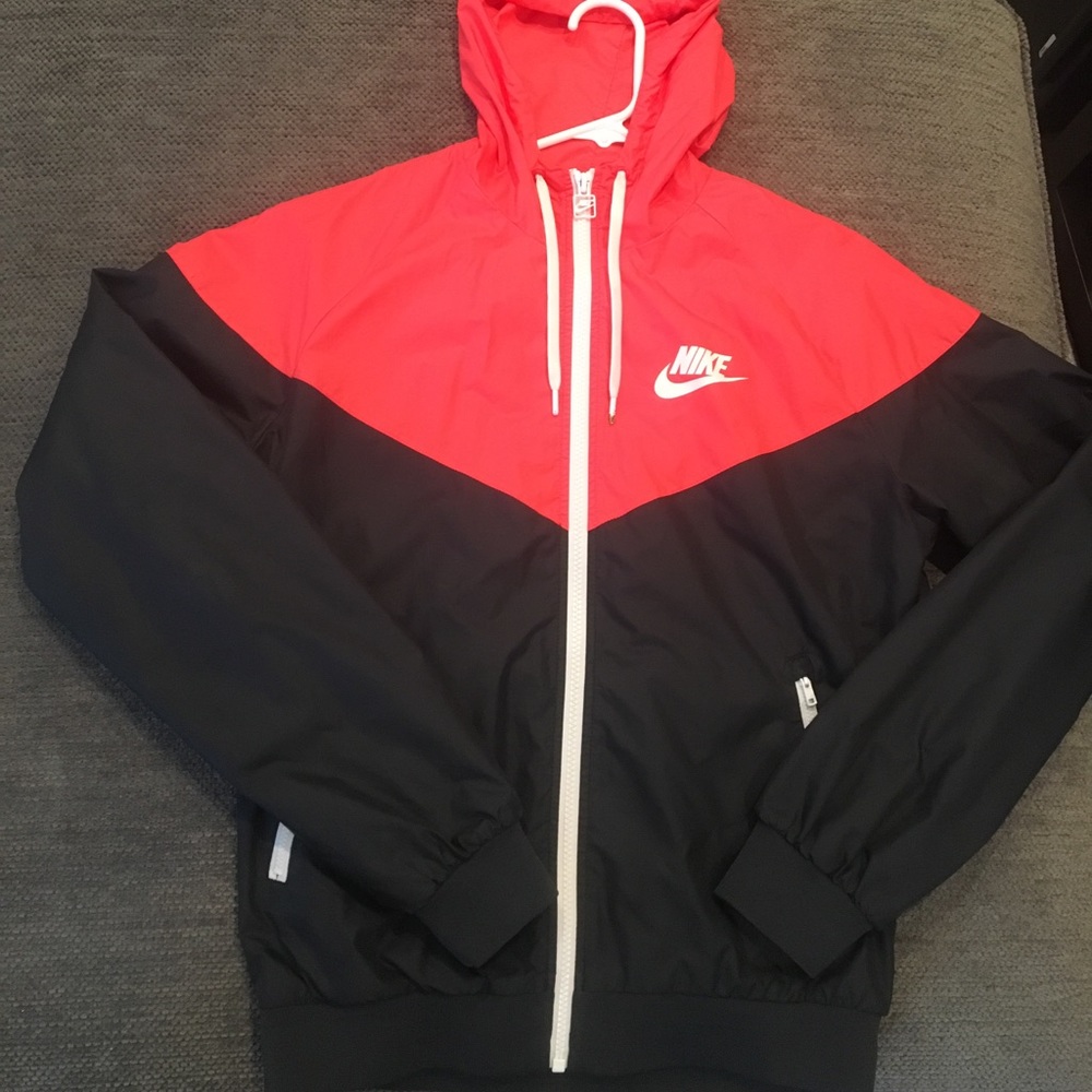 Women’s Nike zip up windbreaker